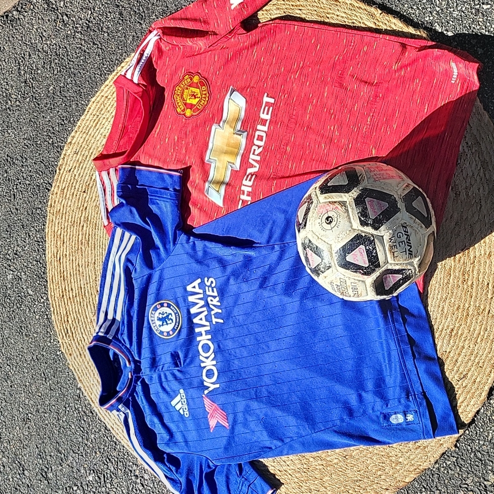 Soccer shirts Manchester & Chelsea boys XL